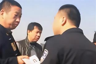 霍里：萧华和裁判携手让比赛没了防守 做什么都是犯规